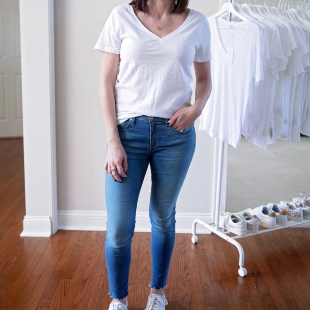 NWT v neck JCrew white tee 🫖